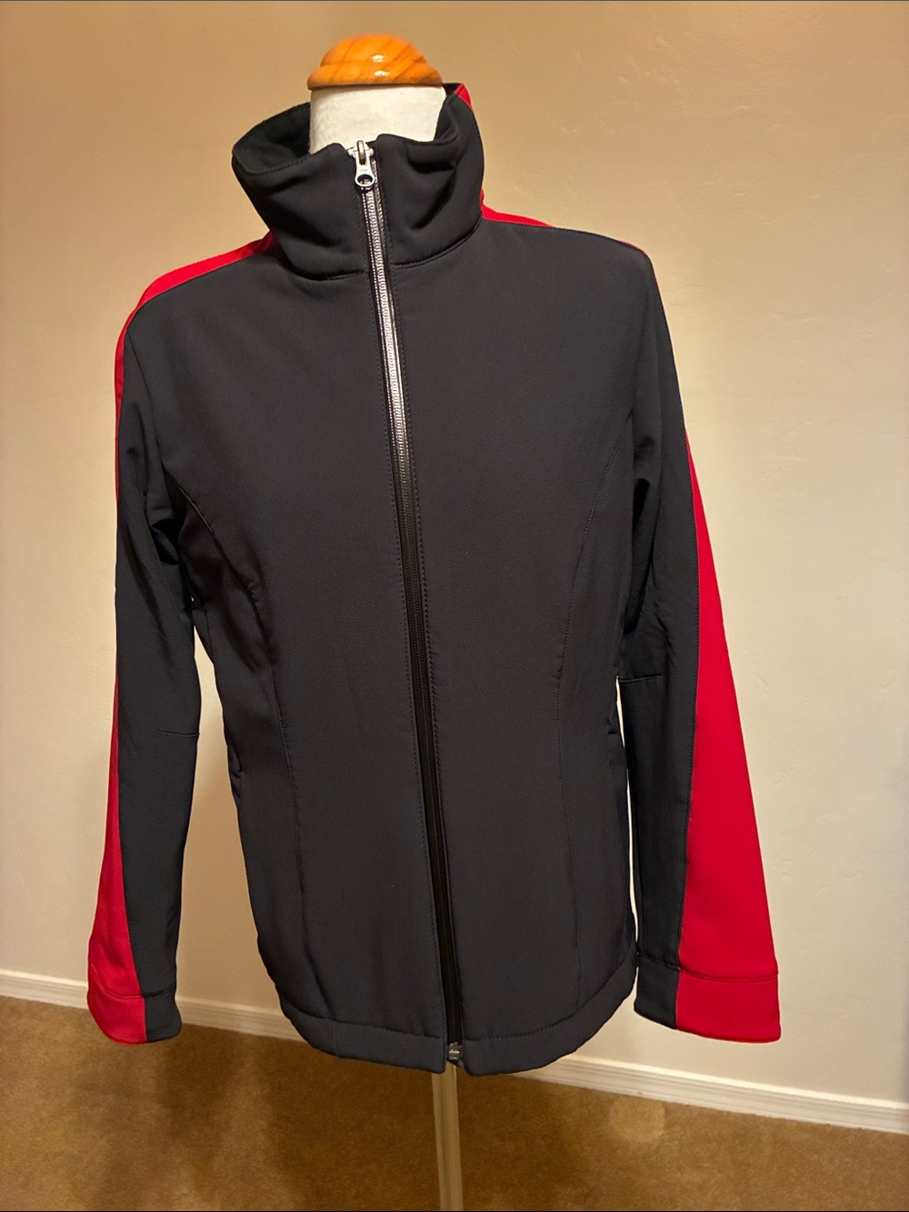 FERA Women’s Softshell Ski Jacket Size 6 Black Red Colorblock Full Zip